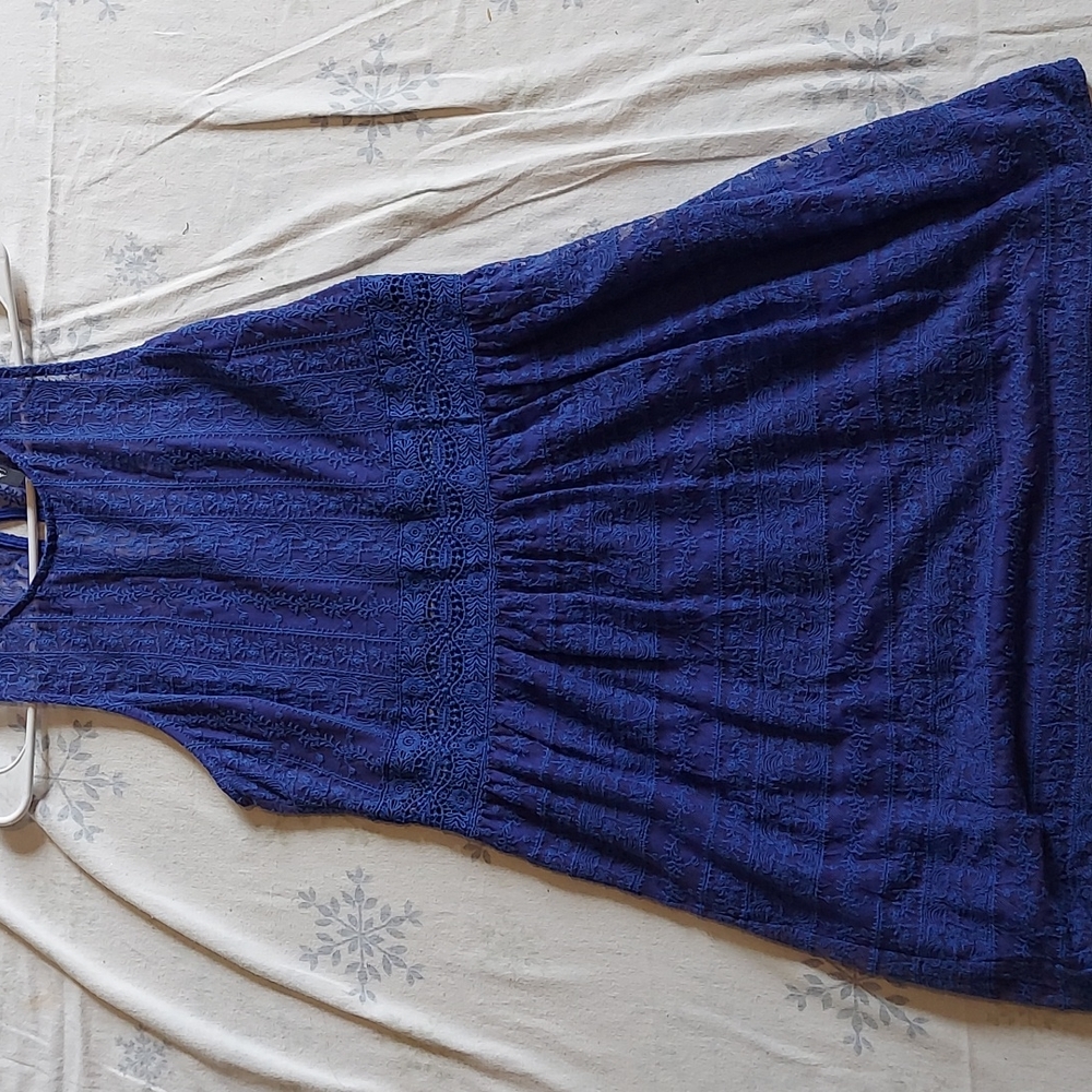 Blue dress, Identity, medium